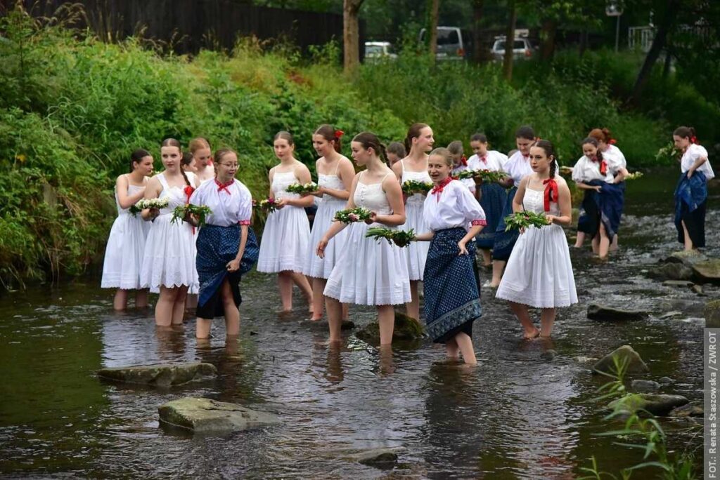 Festiwal Świętojański mimo deszczu odwiedziło sporo gości. Mogli wziąć udział również w ciekawych warsztatach