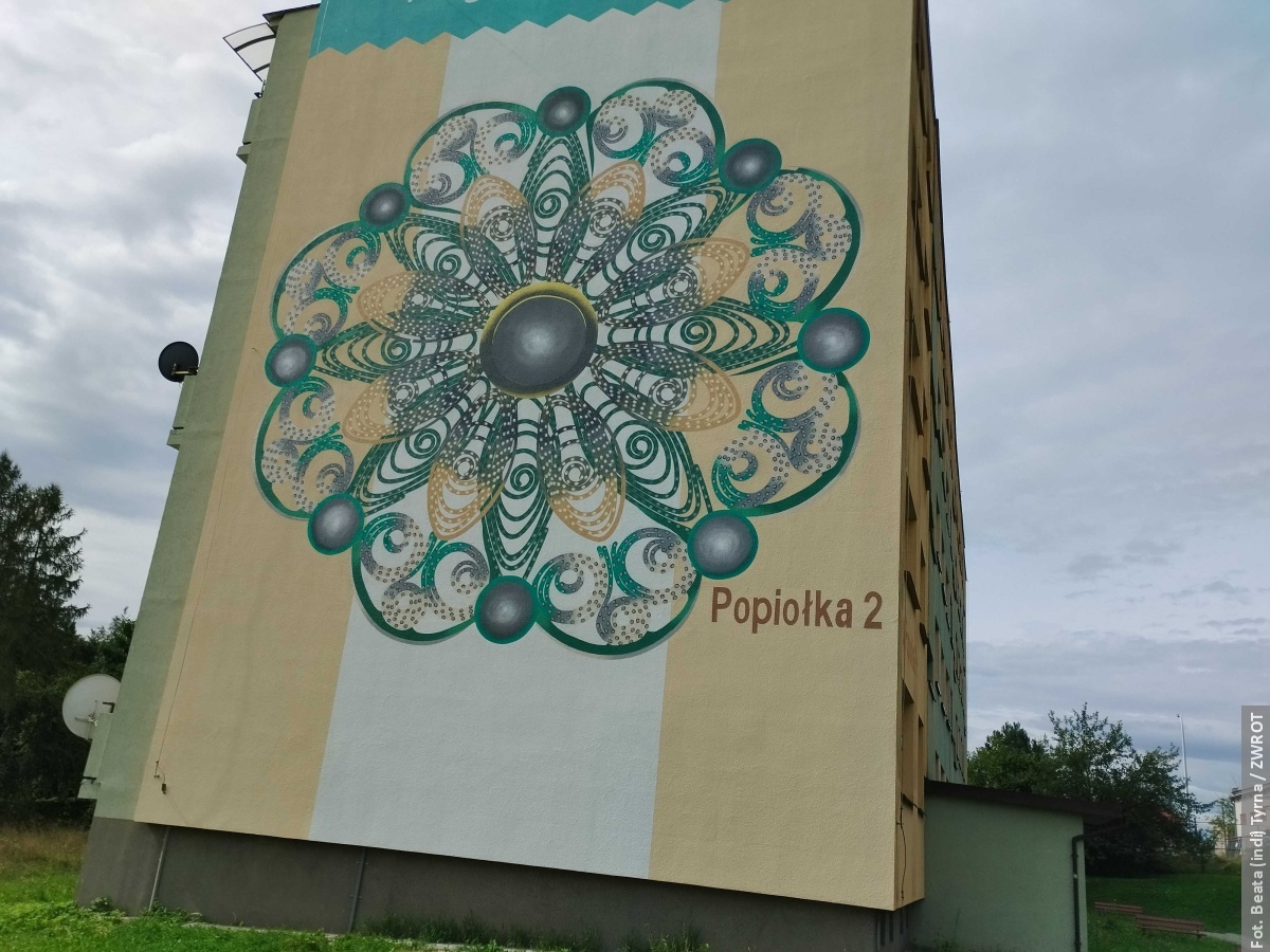 Filigran cieszyński na ścianie budynku. W Cieszynie kolejny nowy mural