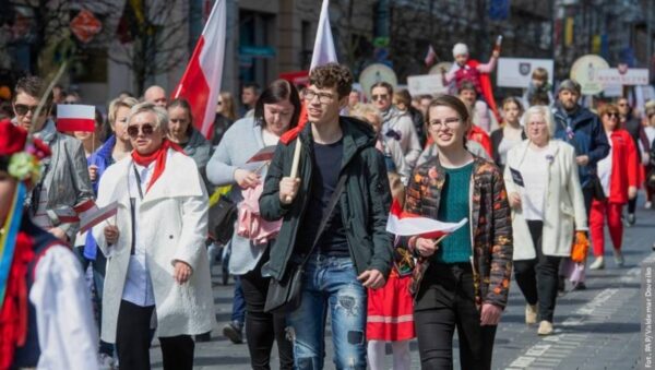 GUS: Liczba ludności Polski wyniosła w 2022 roku niespełna 38 milionów osób
