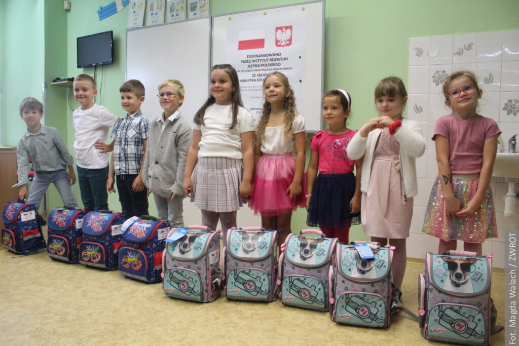 Nowy rok szkolny w Sibicy. Na pierwszoklasistów pasowano dziewięcioro uczniów