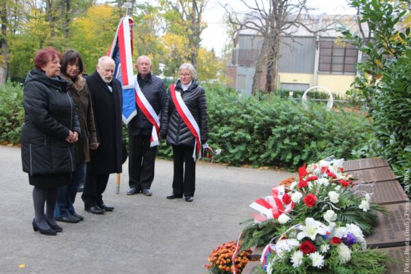 Członkowie stowarzyszenia Rodzina Katyńska spotkali się przy pomniku na Konteszyńcu. Wspominali przodków, którzy walczyli o niepodległą Polskę