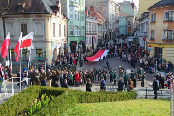 11 listopada Polacy obchodzą Święto Niepodległości. W weekend w sklepach w Polsce nie zrobimy zakupów