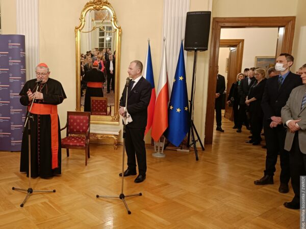 Spotkanie wigilijne w ambasadzie w Pradze. Nie zabrakło polskich kolęd i łamania się opłatkiem
