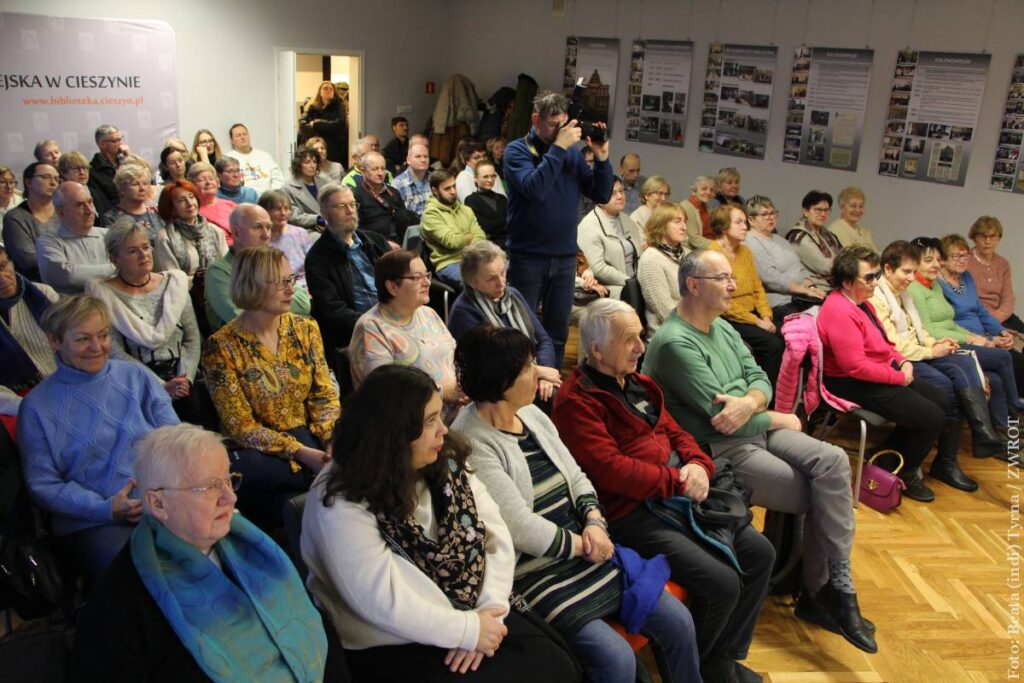 Sala Biblioteki Miejskiej w Cieszynie zapełniła się po brzegi