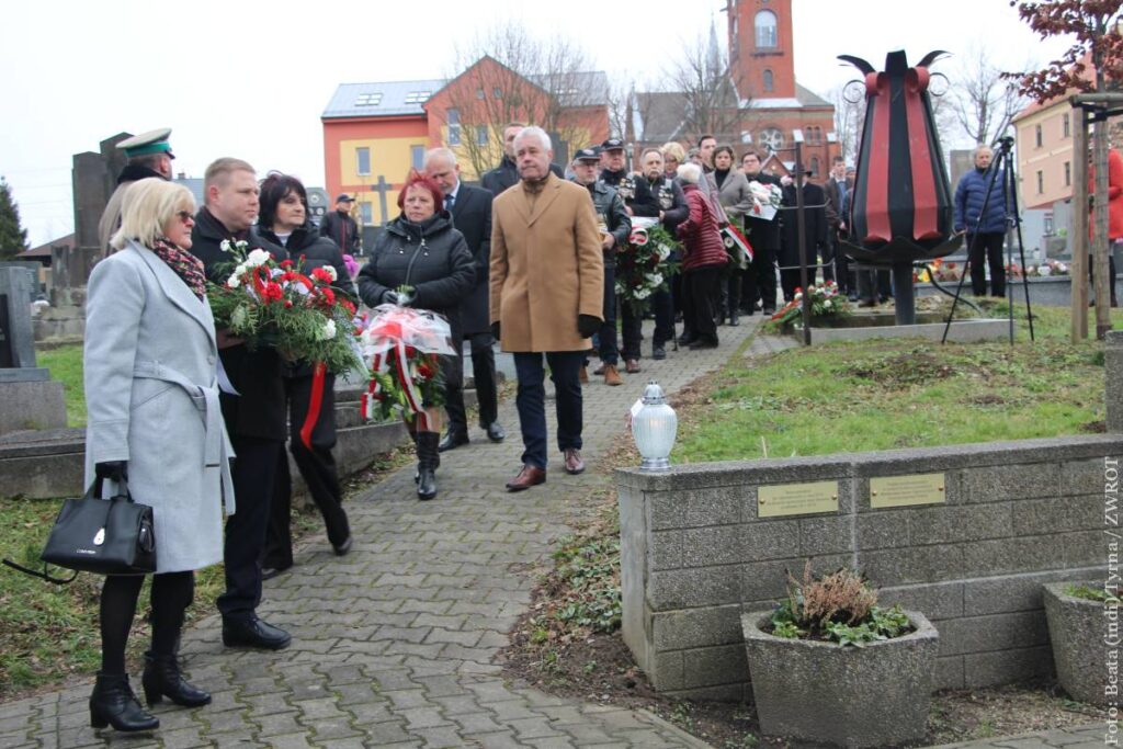 Zarząd Główny PZKO reprezentowała prezes Helena Legowicz składając wieńce wspólnie z Mariuszem Wałechem - prezesem Kongresu Polaków w RC