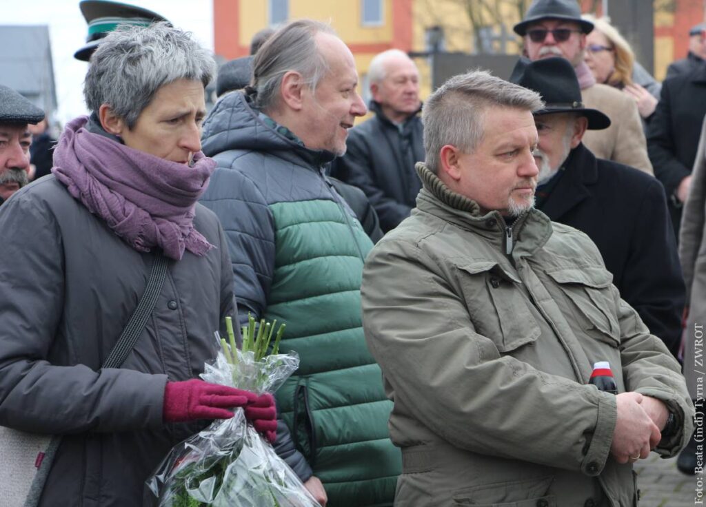 Od lewej: Irena French - dyrektor Muzeum Śląska Cieszyńskiego, Roman Strzondała - współpracownik naszej redakcji, Daniel Korbel - historyk zajmujący się tematyką wojny ośmiodniowej