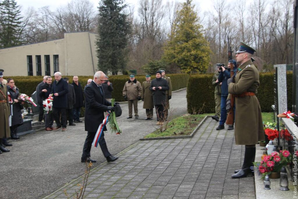 Wieniec składa Stanisław Folwarczny, zastępca hejtmana województwa morawsko-śląskiego