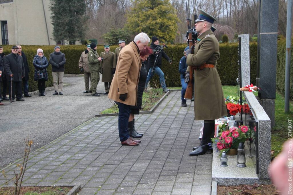 Zarząd Główny PZKO reprezentowała prezes Helena Legowicz składając wieńce wspólnie z Mariuszem Wałechem - prezesem Kongresu Polaków w RC