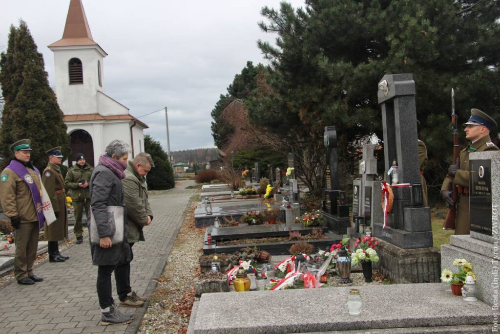 Irena French - dyrektor Muzeum Śląska Cieszyńskiego i Daniel Korbel - historyk zajmujący się tematyką wojny ośmiodniowej. 