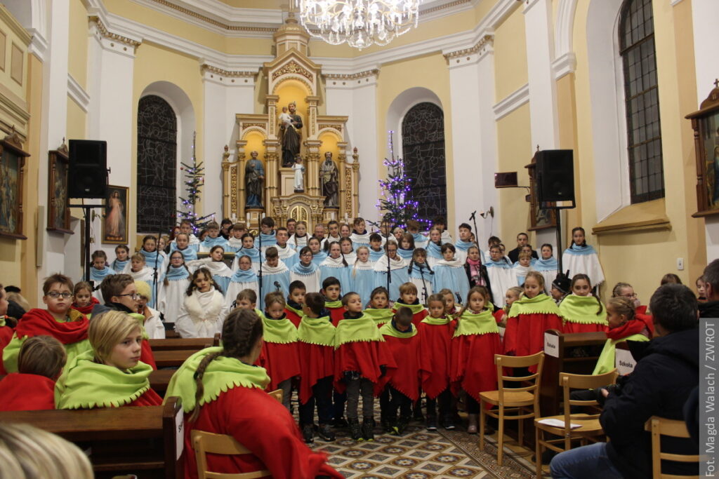 Koncert Noworoczny w Suchej Górnej. Kolędowały szkoła, przedszkole i Chórek