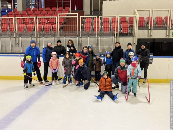 Dzieci z Oldrzychowic były na łyżwach. Za miesiąc znów spotkają się na lodzie