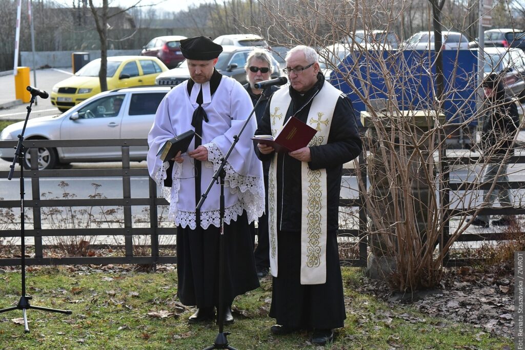 Okolicznościowe modlitwy zmówili pastor Jan Fojcik, proboszcz Alfréd Volný.
