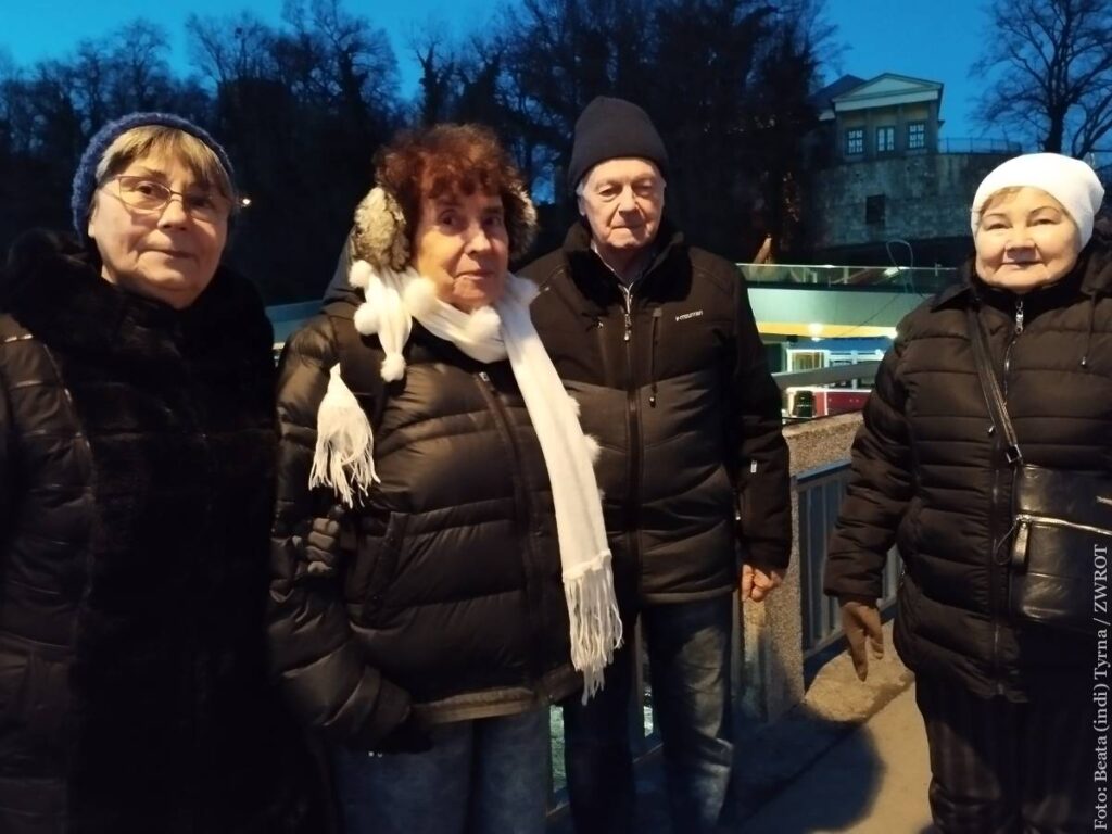 Urszula Wojda (druga z lewej) ze znajomymi z Koła Przewodników Beskidzkich i Terenowych "Cieszyn" przy Oddziale PTTK "Beskid Śląski" w Cieszynie