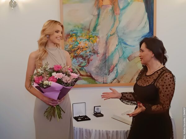 Miss świata Krystyna Pyszková wróciła do rodzinnego Trzyńca. W prezencie otrzymała biżuterię do stroju cieszyńskiego