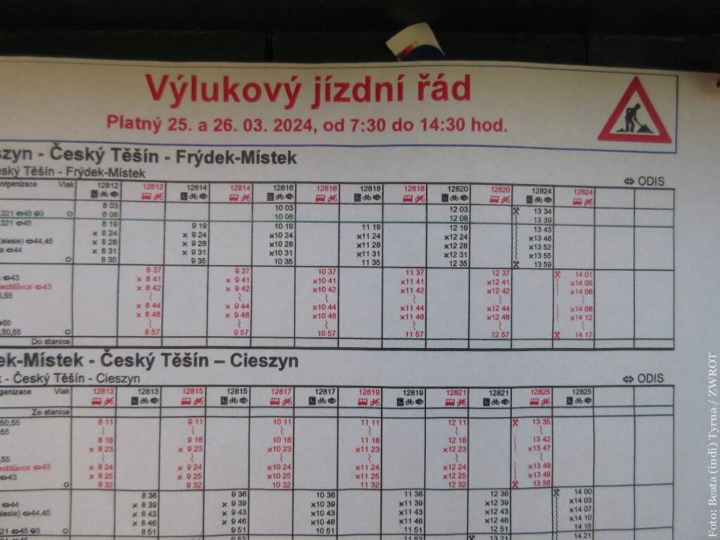 Na przystankach kolejowych na odcinku pomiędzy Czeskim Cieszynem a Gnojnikiem pojawiły się komunikaty o terminach wyłączeń tego odcinka z ruchu oraz o komunikacji zastępczej
