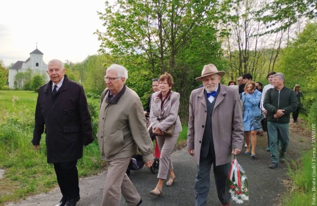 Otwierany przez stonawską orkiestrę górniczą orszak wyruszył spod  kościoła pw. św. Piotra z Alkantary w Karwinie