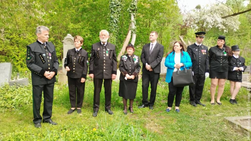 Uroczystości wspomnieniowe kontynuowano na cmentarzu ewangelickim w Karwinie-Meksyku, gdzie pochowane zostały trzy ofiary wypadku sprzed stu lat 