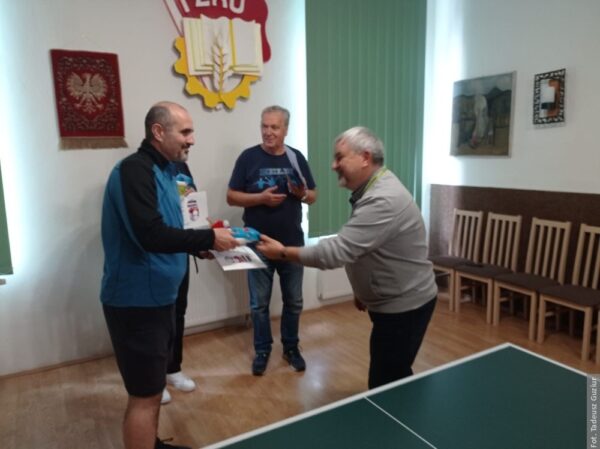 Mistrzostwa w tenisie stołowym w Skrzeczoniu. Po 29 latach Wojciech Pająk ponownie mistrzem