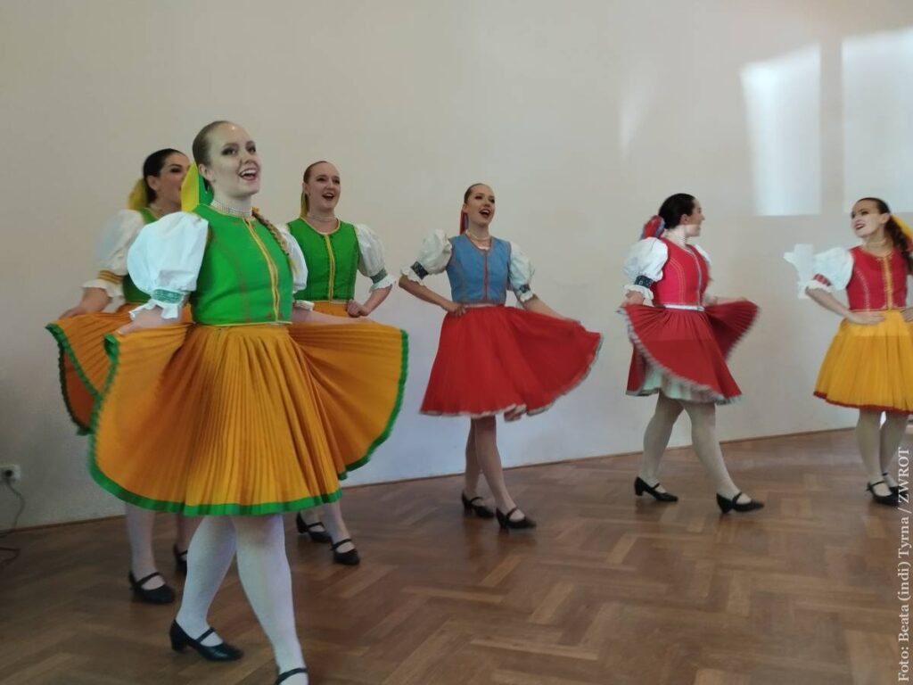 Reprezentacyjny Zespół Pieśni i Tańca OLZA Polskiego Związku Kulturalno-Oświatowego w Republice Czeskiej pokazał folklor słowacki