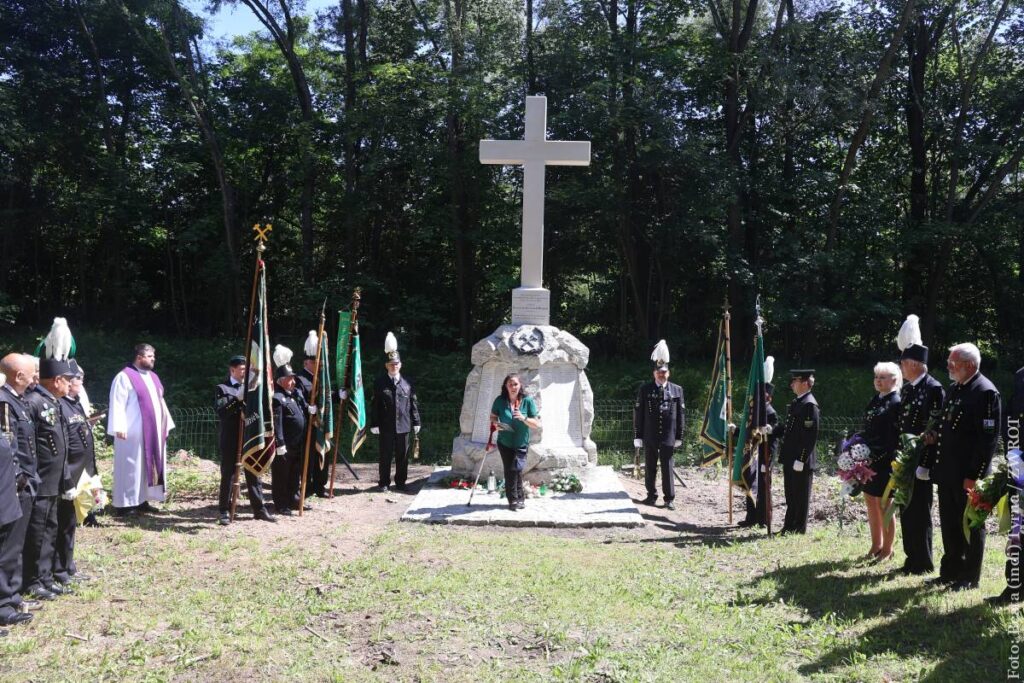 Na cmentarzu w Starej Karwinie odbyły się uroczystości upamiętniające ofiary największego górniczego wypadku w regionie, jaki wydarzył się w 1894 roku.