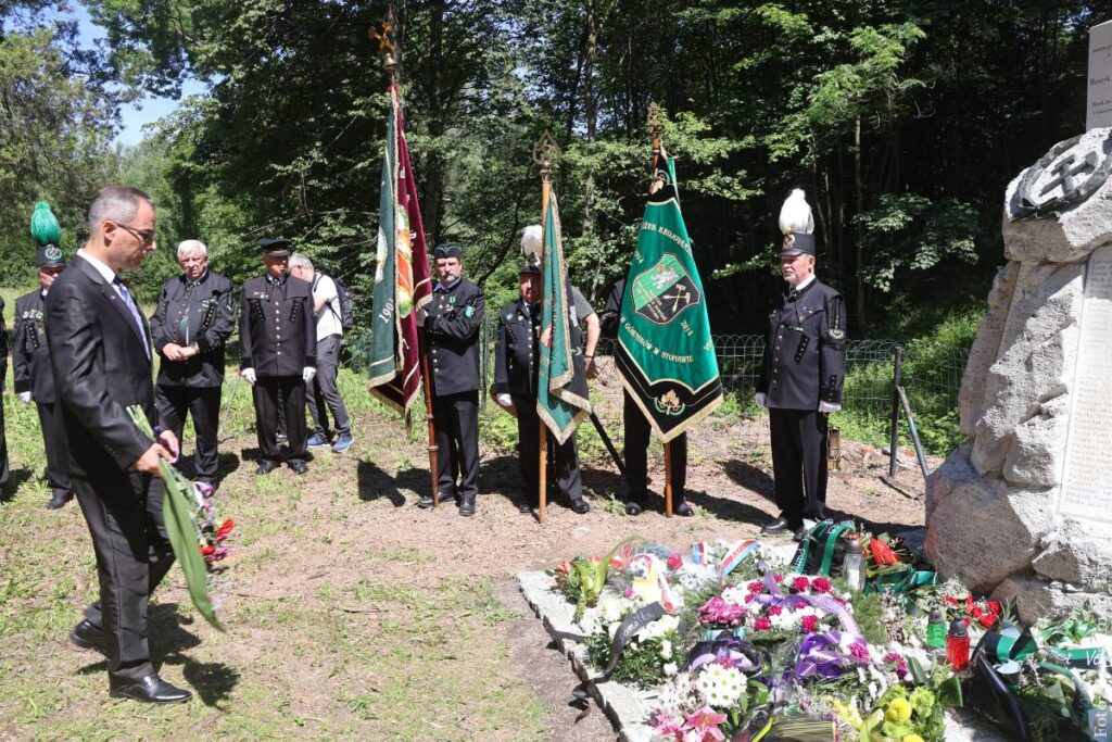 Na cmentarzu w Starej Karwinie odbyły się uroczystości upamiętniające ofiary największego górniczego wypadku w regionie, jaki wydarzył się w 1894 roku.