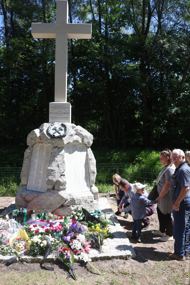 Na cmentarzu w Starej Karwinie odbyły się uroczystości upamiętniające ofiary największego górniczego wypadku w regionie, jaki wydarzył się w 1894 roku.
