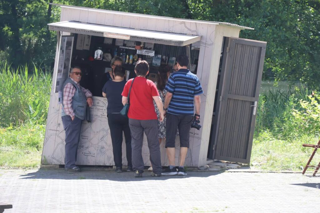 Po uroczystościach stowarzyszenie Stara Karwina przygotowało spotkanie przy kościele św. Piotra z Alkantary