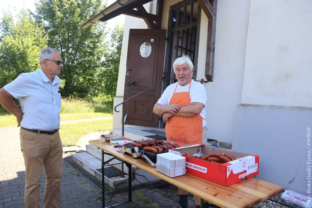Po uroczystościach stowarzyszenie Stara Karwina przygotowało spotkanie przy kościele św. Piotra z Alkantary