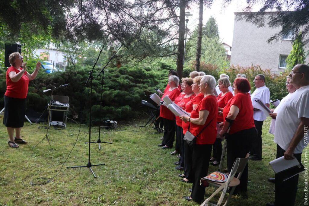 Ceremonię rozpoczął oraz zakończył występ chóru MK PZKO w Suchej Górnej