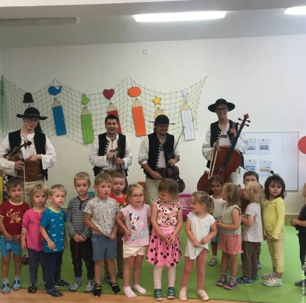 Kapela Lipka wraz z kapelą Czerchla odwiedziły jabłonkowskie przedszkola!