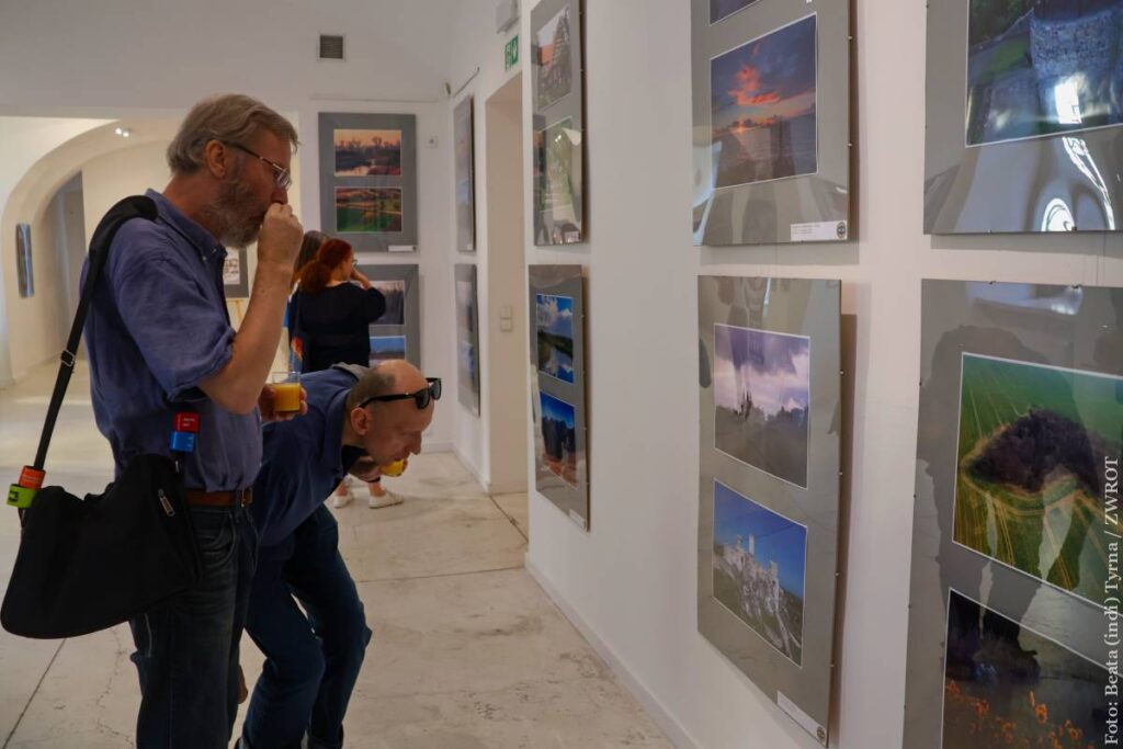 Wernisaż Ogólnopolskiej Wystawy Fotografii Krajoznawczej pt. „50-lecie Komisji Fotografii Krajoznawczej ZG PTTK” odbył się 6 sierpnia 2024 w Cieszyńskim Ośrodku Kultury "Dom Narodowy"
