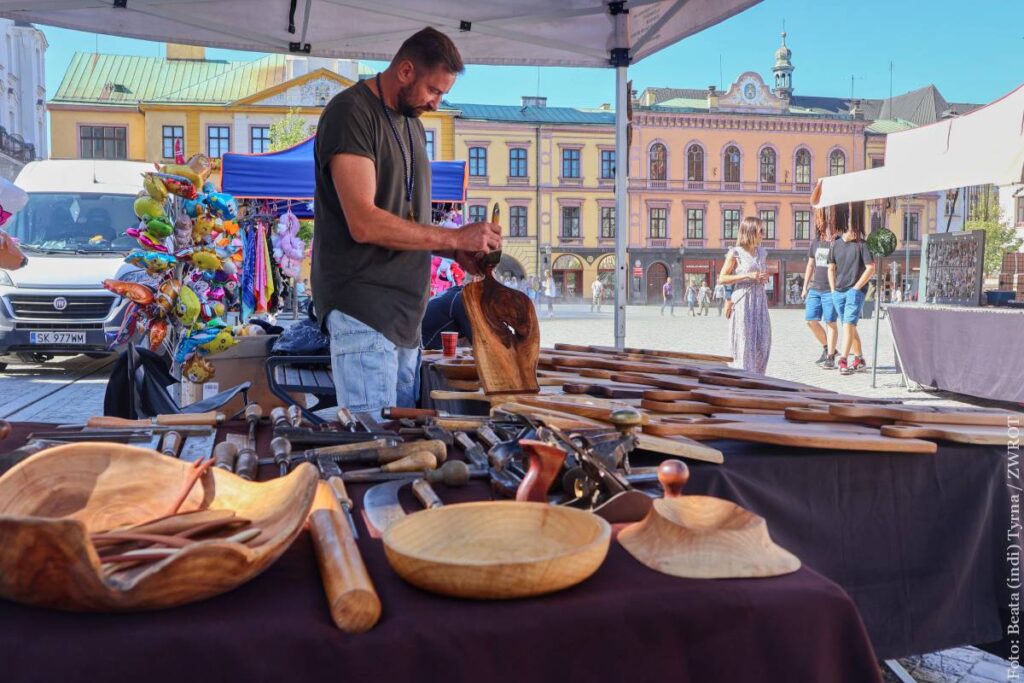 Magia jednego kawałka drewna. Rozmowa z rzemieślnikiem Rafałem Bylicą