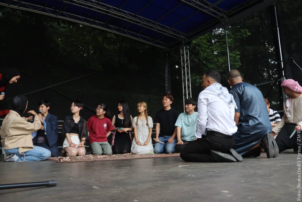 W ramach Wieczoru Narodów zorganizowanego w ramach Letniej Szkoły Języka, Literatury i Kultury Polskiej 15 sierpnia na Górze Zamkowej studenci z różnych stron świata prezentowali kulturę swoich krajów