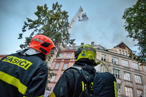 Strażacy nadal gaszą pożar szkół w Czeskim Cieszynie. Gdzie będą się uczyli uczniowie po wakacjach?