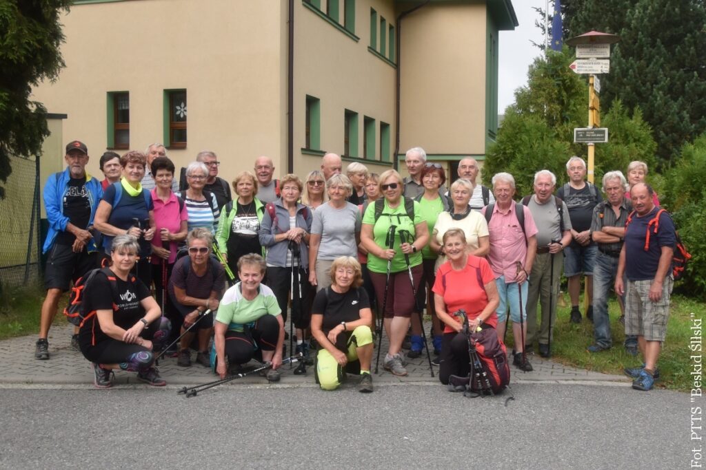 Wędrówka i ognisko. Członkowie PTTS „Beskid Śląski” wybrali się na Trójstyk