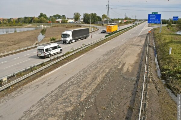 Bogumin stara się wrócić do normalności po powodzi. Na autostradę D1 wróciły samochody