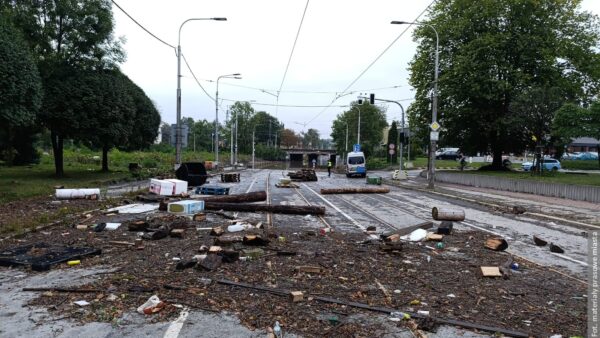 Ostrawa – punkt zbiórki na Czarnej Łące. Dary przyjmuje również bank żywności