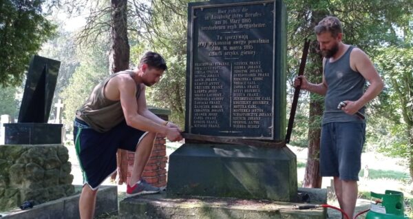 Ocalają ginącą pamięć. Pomnik Górników z Kopalni Hohenegger zostanie odnowiony