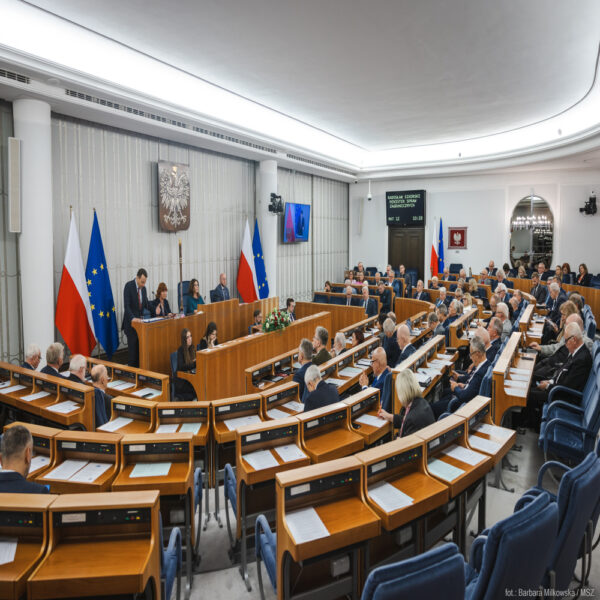 Minister Radosław Sikorski o zmianach w polityce polonijnej. Exposé w Senacie RP