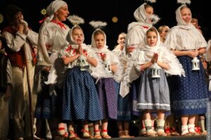 Wyjątkowy Koncert Świąteczny. Zespoły folklorystyczne stanęły na wysokości zadania [zdjęcia]