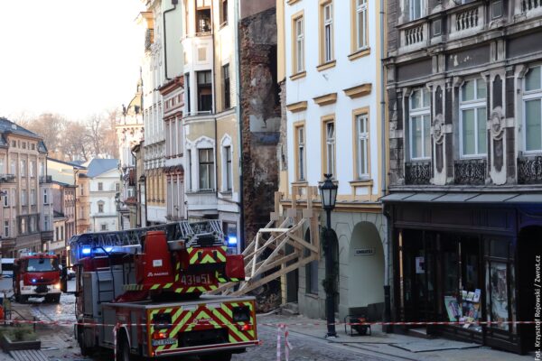 Akcja ratunkowa na Głębokiej w Cieszynie zakończona. Kiedy mieszkańcy sąsiednich budynków będą mogli wrócić do swoich domów?