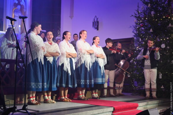 Koncert świąteczny uczniów Polskiego Gimnazjum, jak co roku, zrobił ogromne wrażenie