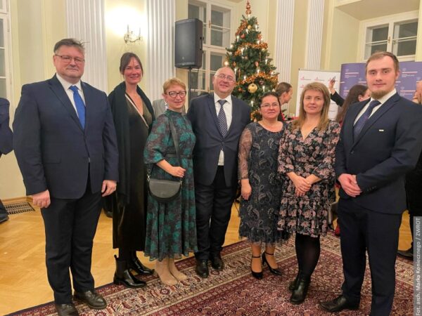 Spotkanie wigilijne w Ambasadzie. Kolędy i modlitwa prymasa Graubnera