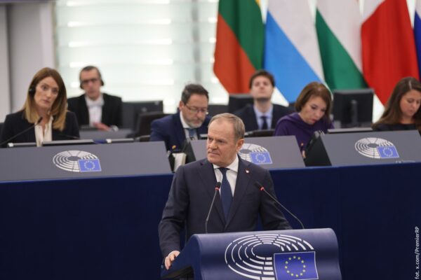 Tusk w Parlamencie Europejskim. Mówił o obronności UE, odniósł się do słów Trumpa