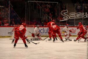 Stalownicy znów zwycięscy! Rywale w walce o czołową czwórkę ligi ograni pięcioma golami