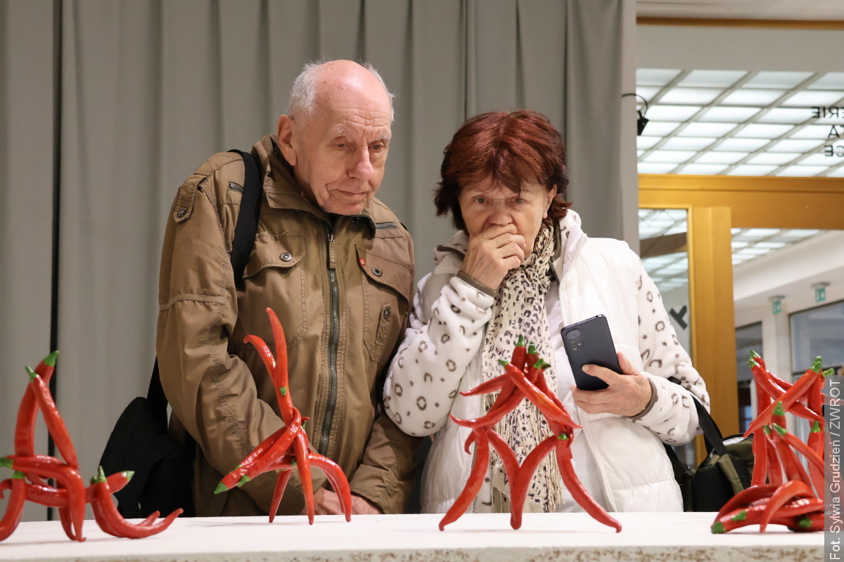 Pikantna sztuka Pawła Czekańskiego. W Trzyńcu można zobaczyć wystawę artysty z Wrocławia
