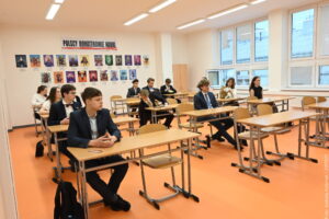 Matury pisemne rozpoczęte. Z tymi tematami mierzyli się uczniowie w polskim gimnazjum