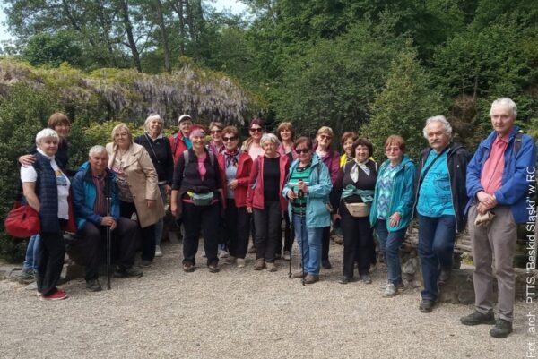 Spacer wśród tysięcy gatunków roślin. Turyści z „Beskidu Śląskiego” odwiedzili arboretum Nový Dvůr i Stěbořice