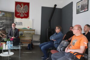 Lista Katyńska w 85. rocznicę zbrodni. Prelekcja Stefana Króla w Muzeum 4 PSP [nagranie]