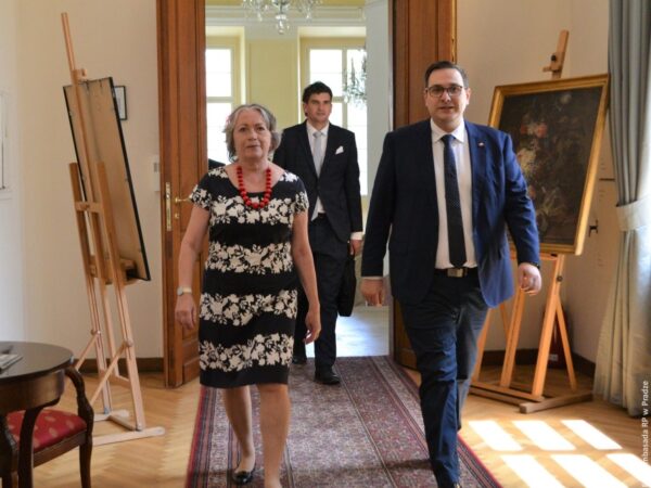 Szef czeskiej dyplomacji odwiedził polską ambasadę. Spotkanie na koniec polskiej prezydencji
